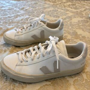 Veja Women's White and cream Sneakers